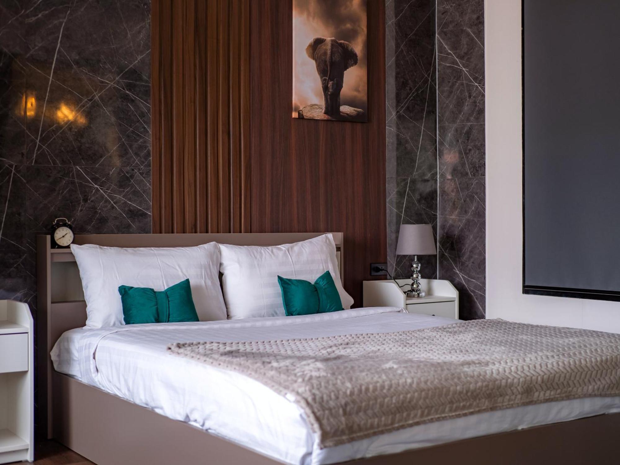 Grand Orlov Apart Hotel Patong Bagian luar foto